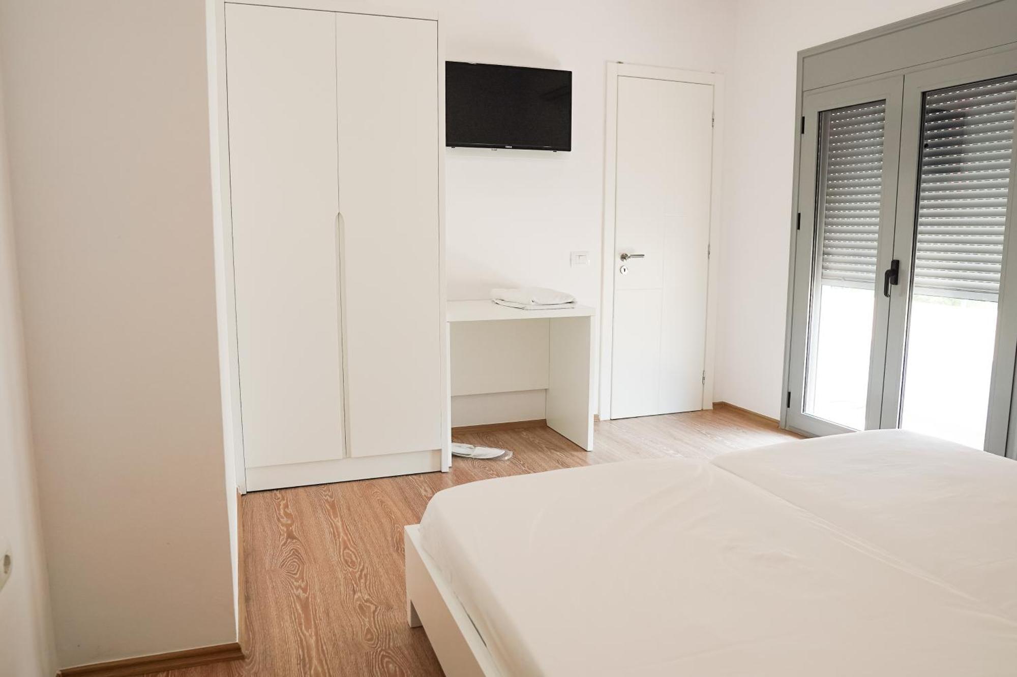 Gjirokastër Mega Hotel מראה חיצוני תמונה