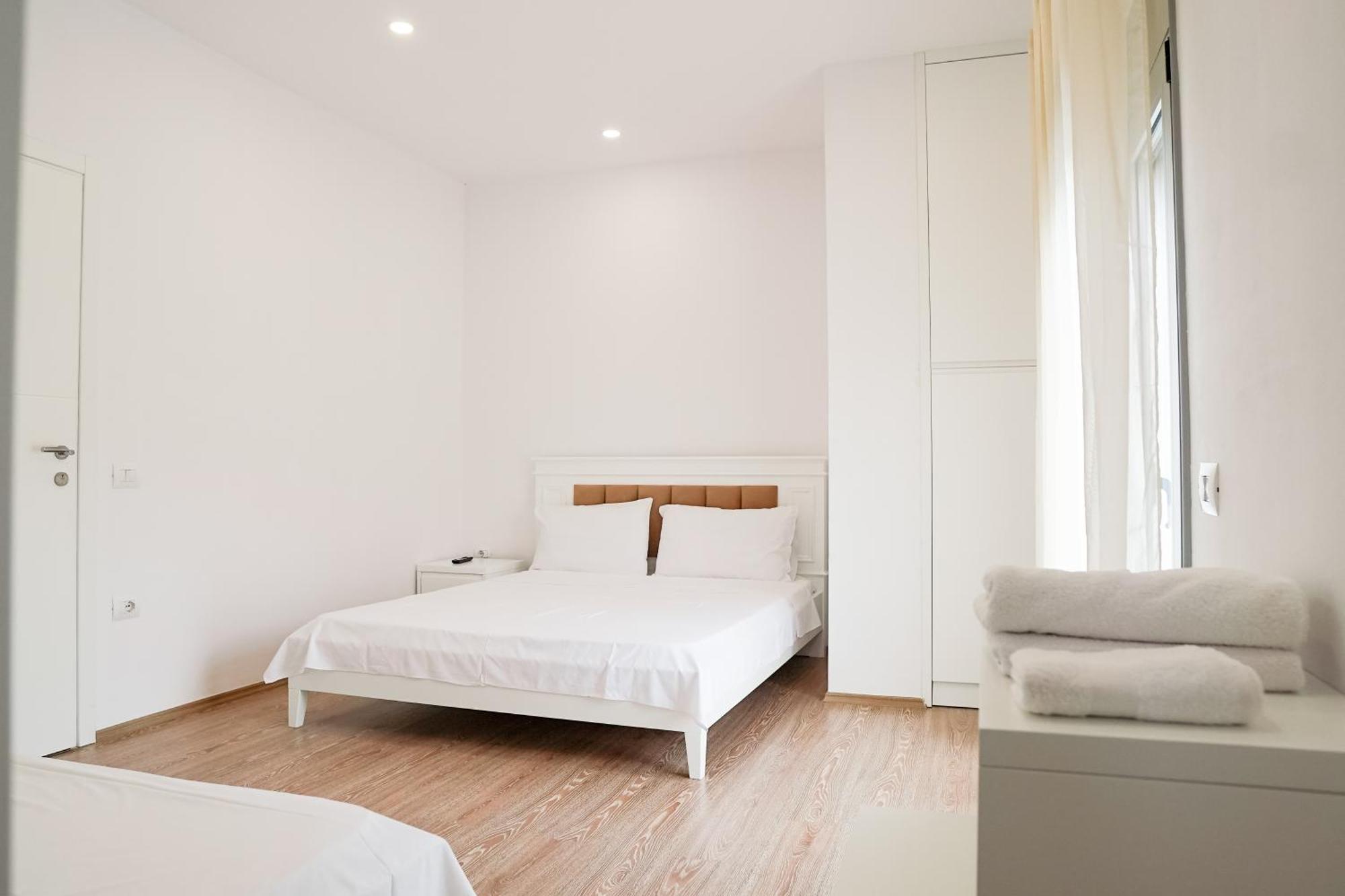 Gjirokastër Mega Hotel מראה חיצוני תמונה