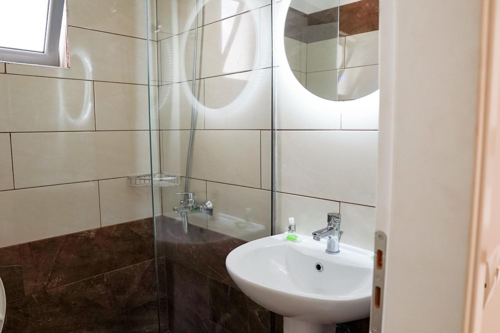 Gjirokastër Mega Hotel מראה חיצוני תמונה